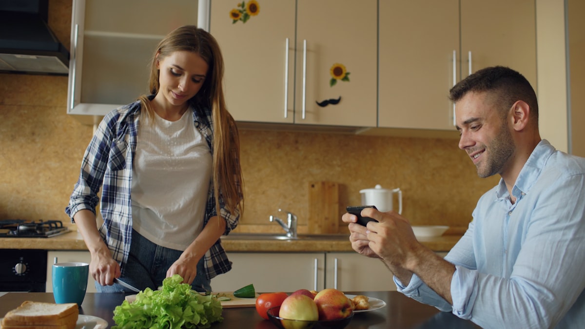 Prebiotics vs Probiotics: What's the Difference?